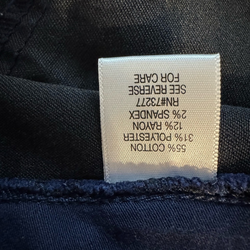 Navy Capris Pants - Picture 4 of 5